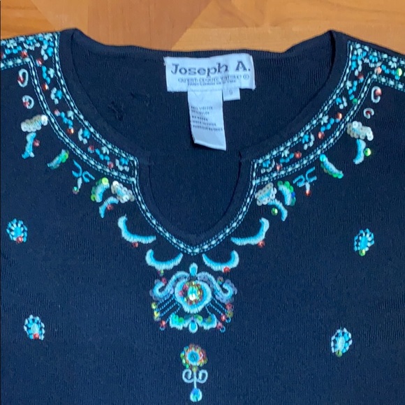 Gorgeous black embroidered top - Picture 2 of 8